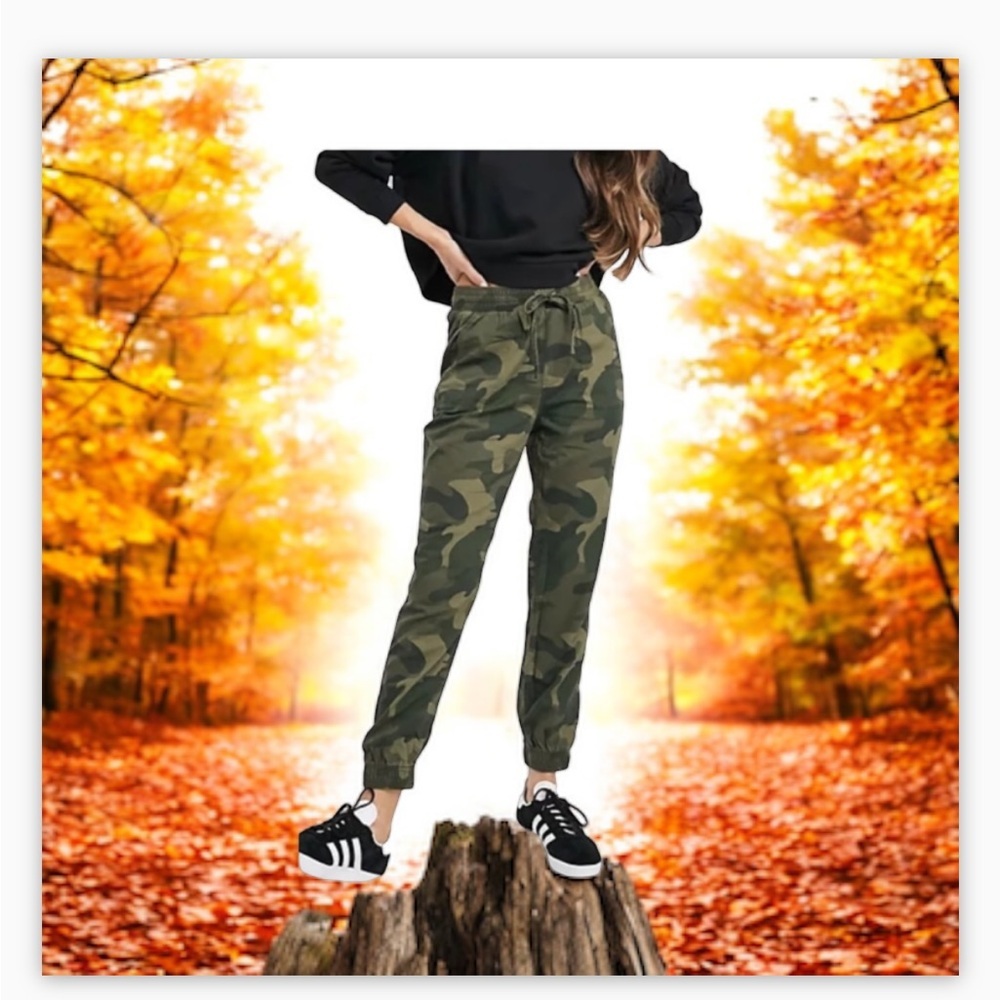 Hollister tie waist jogger in olive camo print-Ultra High Waist NWOT-Sz M​​​​​🍂​